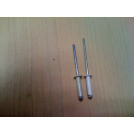 2 Rivets blancs